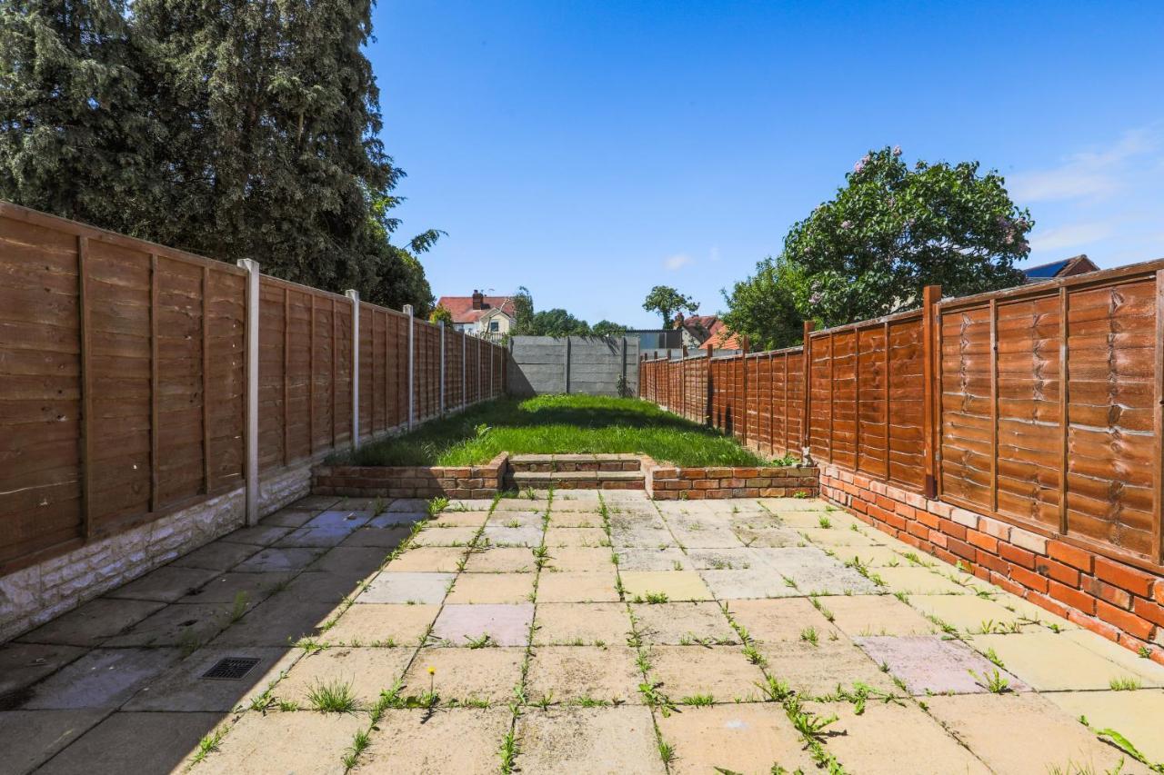 Nuneaton - Ideal 3 Bedroom, Wi-Fi Parking, Sleeps 6 - Jrr Stays Экстерьер фото